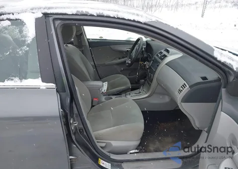 2013 Toyota Corolla Le z USA, uszkodzony, nr VIN 2T1BU4EE3DC981137